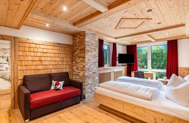 Panorama Nature Room 'Heimat' with Mountain View, Wi-Fi and Air Conditioning