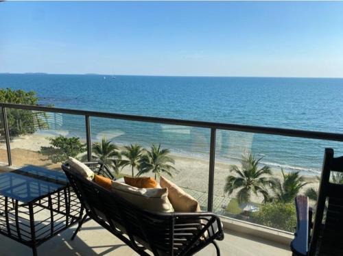 Panorama Seaview Suite Escape Front