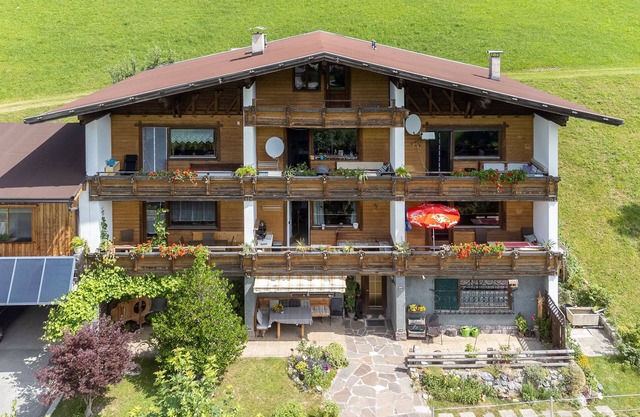 Panoramic Apartment, 500m to the ski bus