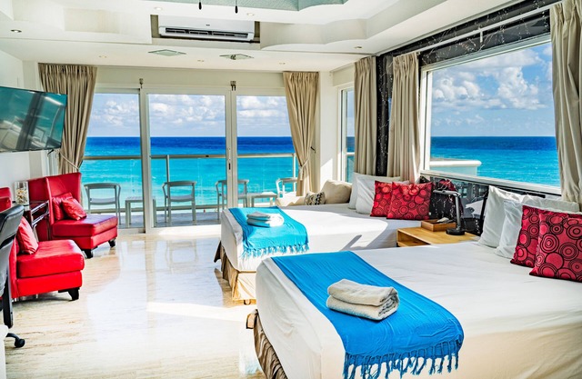 Panoramic Beachfront Suite w/Breathtaking Ocean View & Top Location