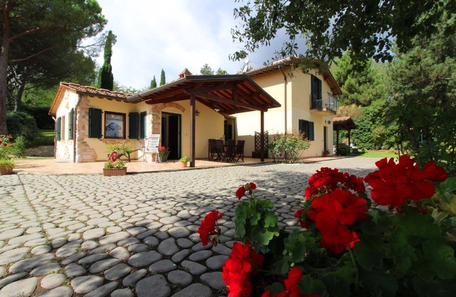 Panoramic country house with swimming pool, Jacuzzi, 8 km from Arezzo. A good starting point to visi