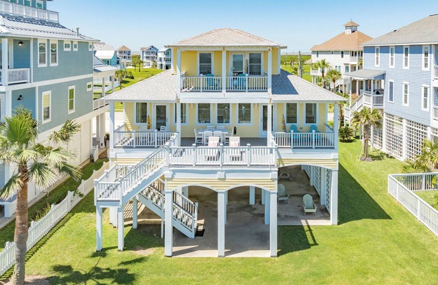 Panoramic Gulf View Home w/Elevator, 3 Decks + Community POOL, Hot Tubs & More