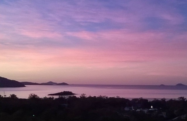 Panoramic Island & Ocean Views. Great for Family's & Groups. 2 minutes to Beach