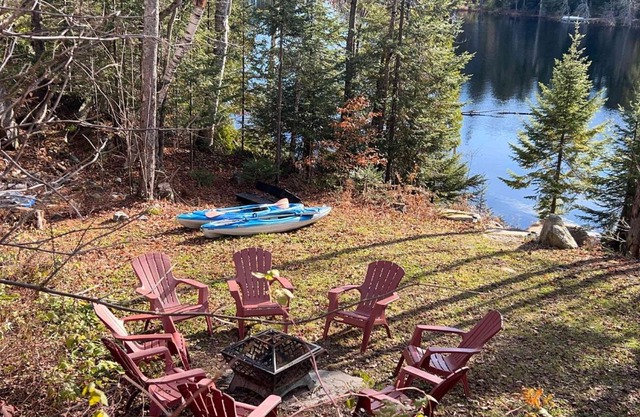 Panoramic Lakefront Chalet with Hot Tub & Firepit