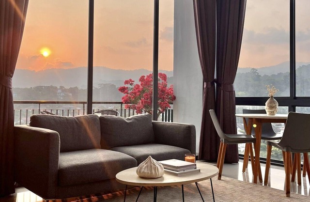 Panoramic mountain view penthouse at Icon Park