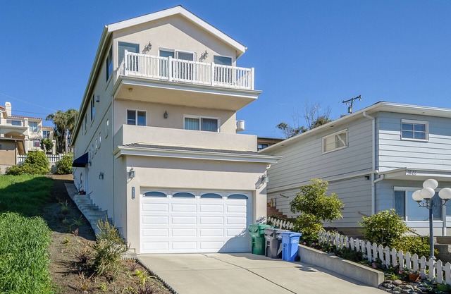 Panoramic Ocean Views from this Beautiful and Immaculate Cayucos Home