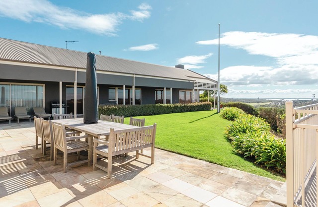 Panoramic Portsea: 5 BR, 6.5 BA in Portsea, Sleeps 10