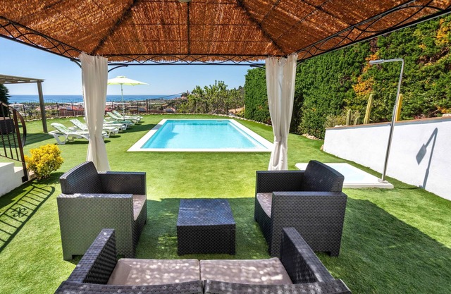PANORAMIC SANTA SUSANNA, Villa with private pool