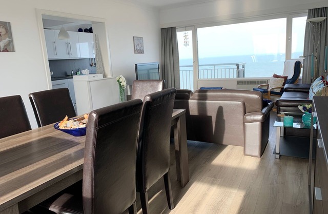 Panoramic Sea & City views. Amazing 3 bedroom condo one block to the beach!
