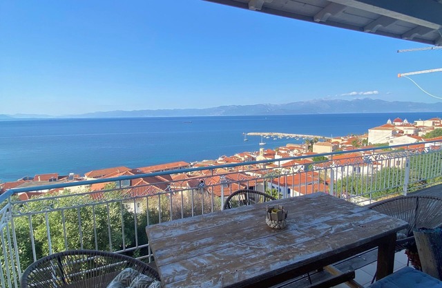 Panoramic sea view! An apartment with a breathtaking scenic of nKoroni village!