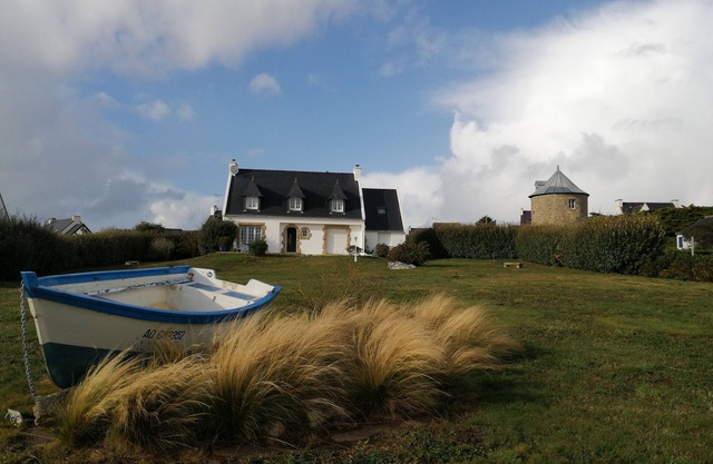 Panoramic sea view: Comfortable 3* house on a spacious fenced property