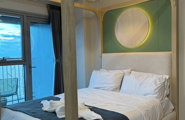 Panoramic Seaview 2BR Near Airport Facing the Bay