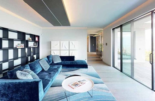 Panoramic villa on the lake