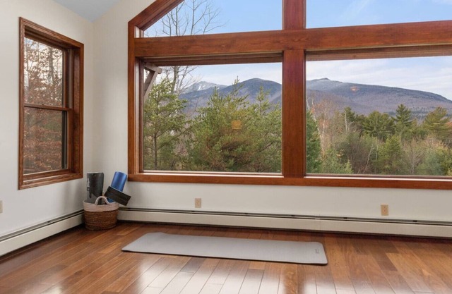 Panoramic View Whiteface, Hot tub, gas fireplace