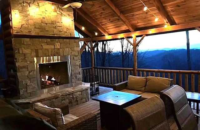 Panoramic Views*Mountain Cabin near Asheville*Hot Tub* Outdoor Wood Fireplace*