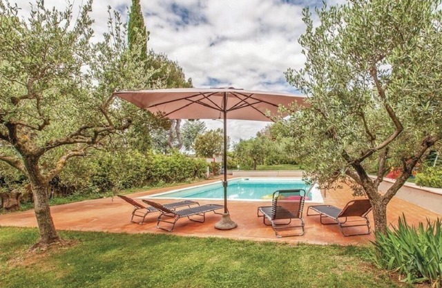Panoramic villa immersed in the green with swimming pool