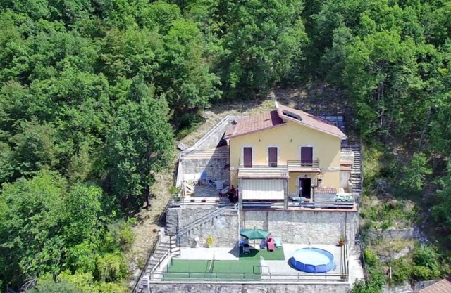 Panoramic villa on Lake Turano