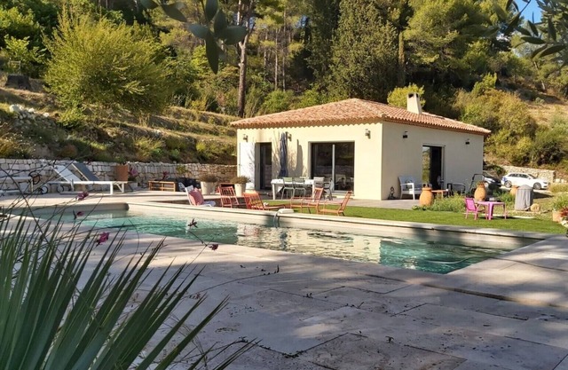 Panoramic villa with heated pool