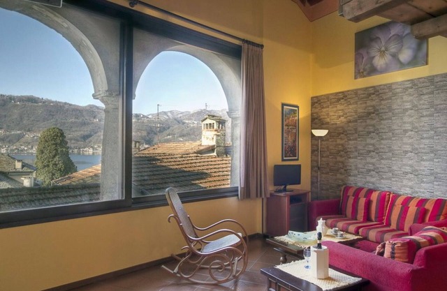 "PANORAMICO" CHARM APARTMENT VISTA LAGO, IN THE HISTORIC CENTER
