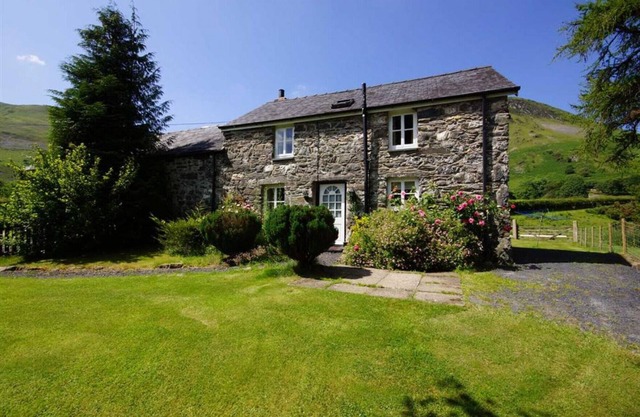 Pant - Three Bedroom Cottage, Sleeps 5