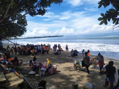 PANTAI CARITA pasir putih by Snwj
