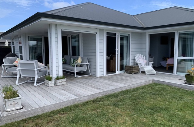 Papamoa. Close to everything.