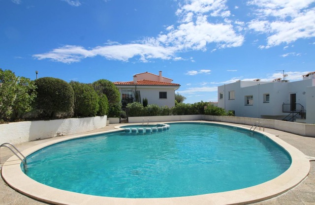 PARADÍS I - Apartment with swimming pool in Llançà
