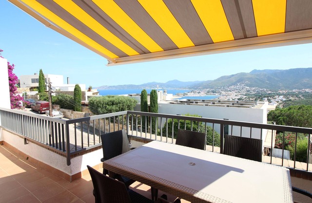 PARADÍS II - Apartament con vistas panorámicas y piscina en Llançà