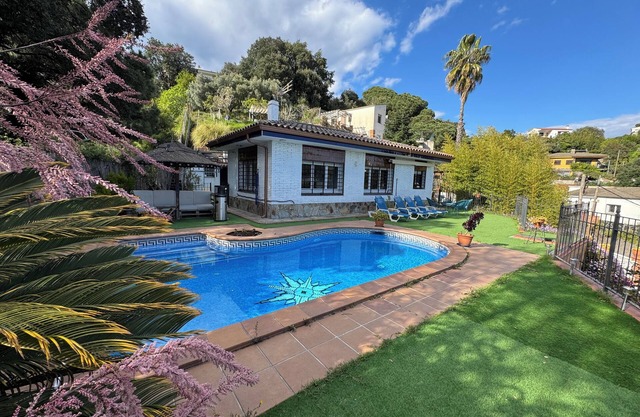 PARADISE HOUSE SWIMMING POOL TRANQUILITY