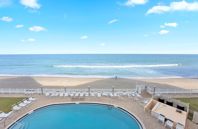 Paradise Beach Club - Oceanfront and Penthouse