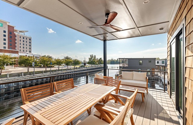 Paradise - Float Next Door to Wilmington Convention Center