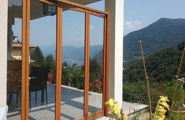 Paradise location, bright, large private garden, lake and mountain views.