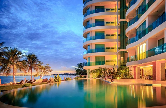 Paradise Ocean View Beach Front Condominium In Pattaya