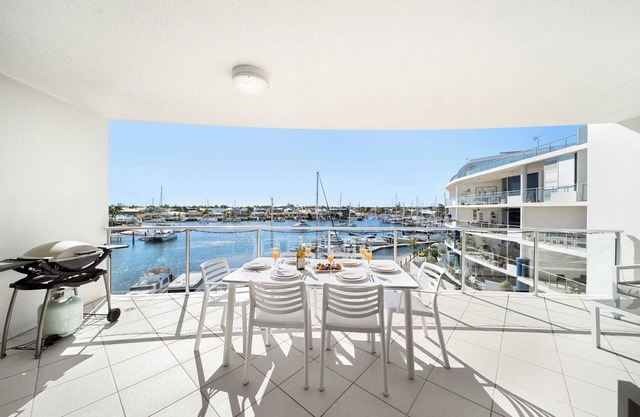 Paradise on the Water - Luxury Minyama Apartment