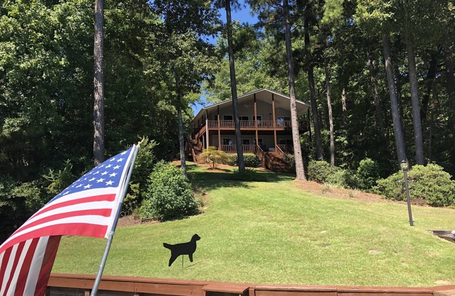 Paradise on Lake Martin! Private Dock & Floating Dock!