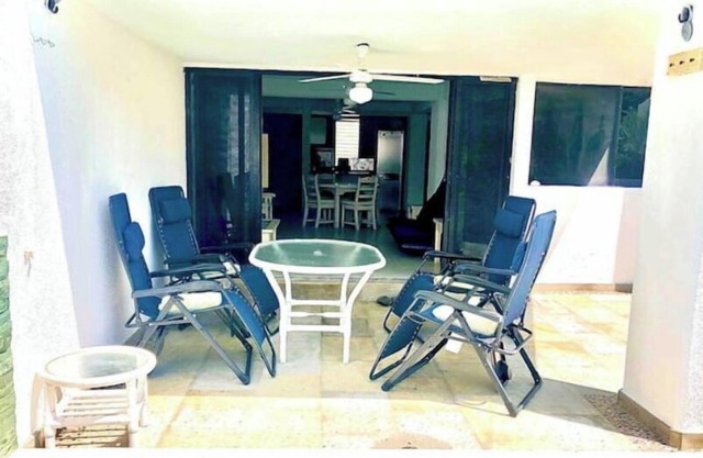Paradise Penthouse: Luxury Haven with Private Pool Terrace in Heart of Acapulco