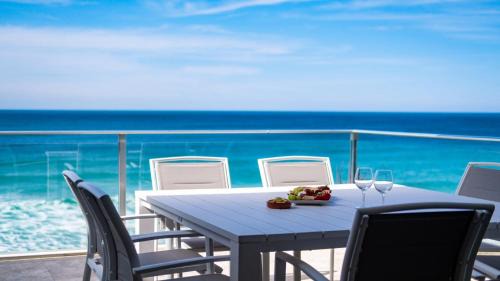 Paradise Penthouse - Beach Front Style and Luxury