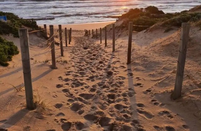 Paradise Place - 5 min walk to the beach!