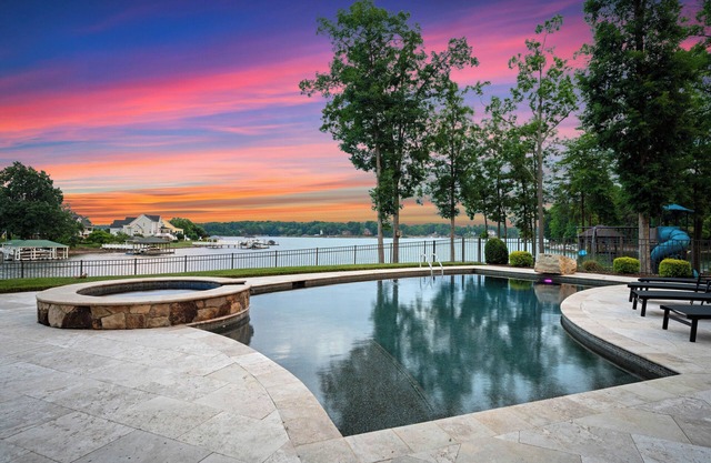 Paradise Pointe by AvantStay | Lakefront + Views + Playset