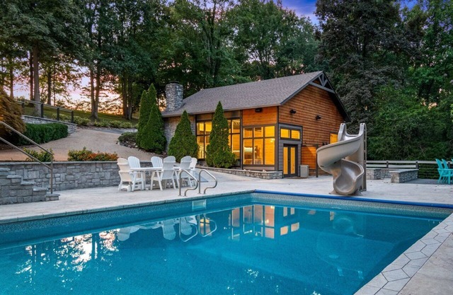Paradise Resort-Dock, Pool, Hot Tub, Movie Theatre