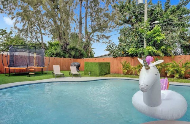 Paradise Villa with Pool, Trampoline and BBQ