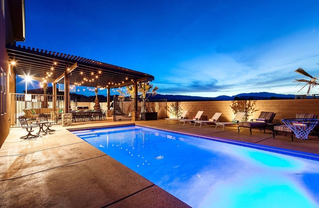 Paradise Village Resort 107| Private Pool, Spa, Pickleball Court, Basketball Court, & Community Pool