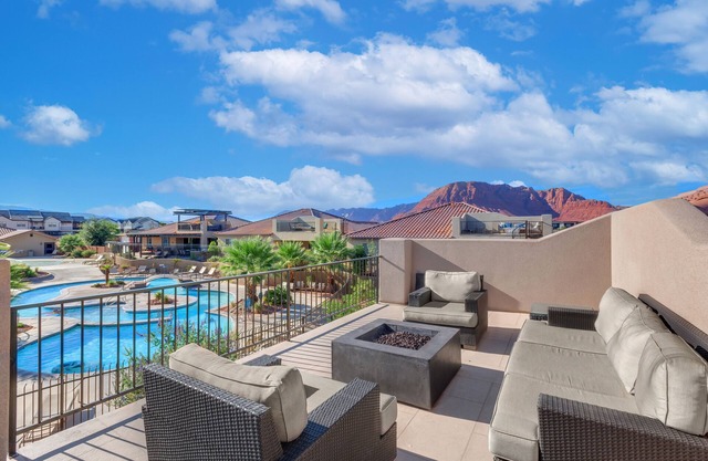 Paradise Village Resort 112 | Water Park, Ping Pong, PS4, Games, Beautiful Mountain Views, and More