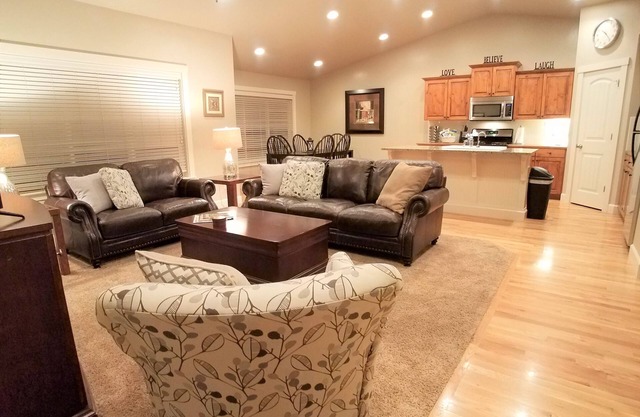 Paramount ~ One Story 3bdrm/2bath home. Pools, close to Parks, Golf, shopping.
