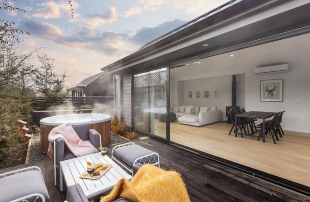 Parera Lane | Hot Tub Hideaway