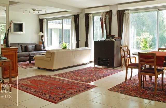 Paris Boulogne 200m2, 10 Persons, 5 Bedrooms, Next to the Main Olympic Stadiums