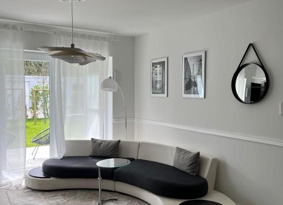 Paris to Bochum, 4 Pers. Apartm.