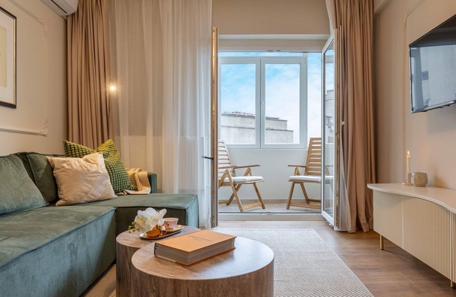 Parisian-Inspired 1BR in the Heart of Bucharest - Balcony, AC & Fully Equipped