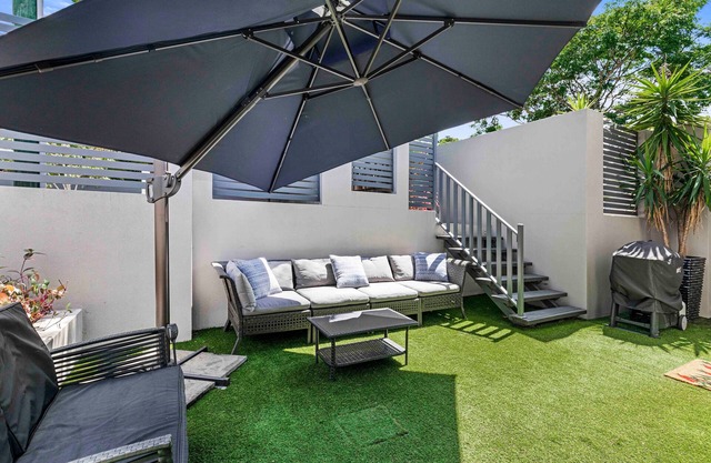 Park Avenue 1BR Hideaway King Bd Private Courtyard