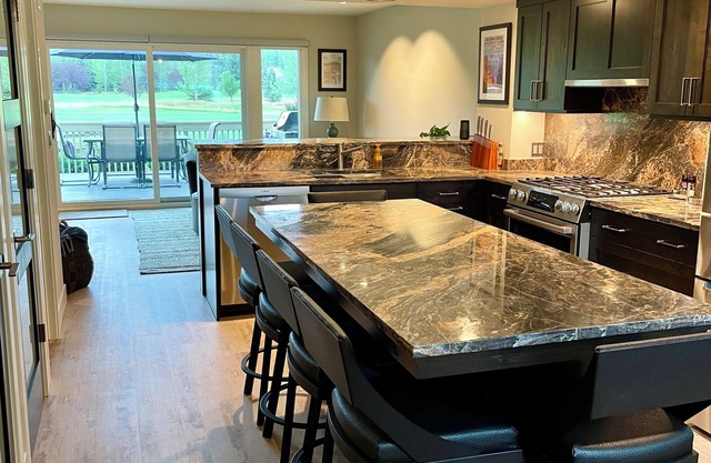 Park Meadows Townhome ~ Easy Access to Everything ~ On the free city bus route